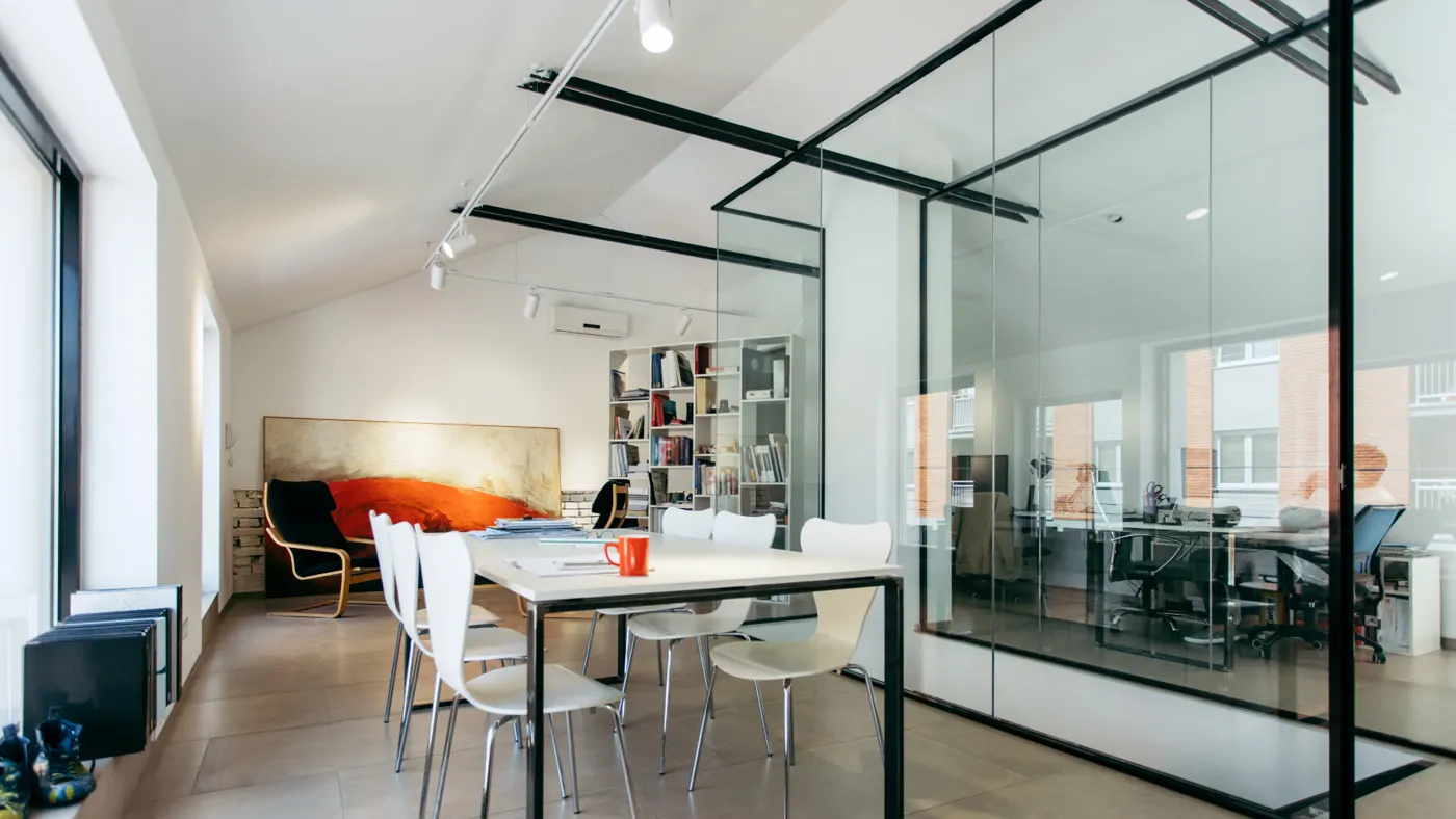 Professioneel gereinigd zakelijk interieur